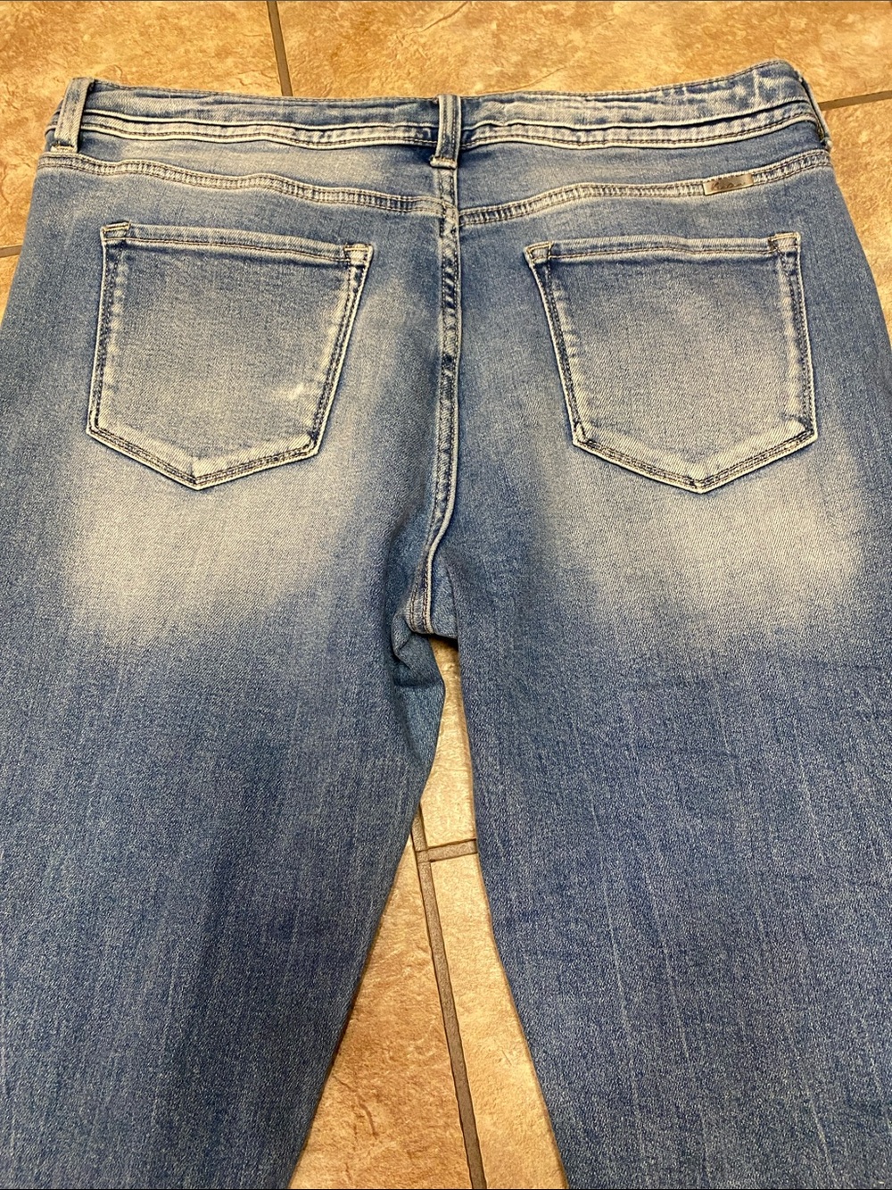 KanCan Women’s Medium Blue w/Fading Relaxed Tapered Cropped Jeans-32 Denim - Picture 5 of 11